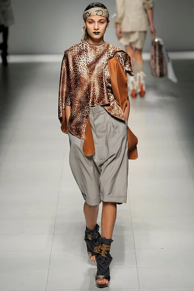 Look 17